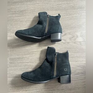 Born Ankle Booties Black Suede Side Zipper Size 7.5 Black Boots
